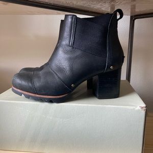 Sorel addington chelsea boot